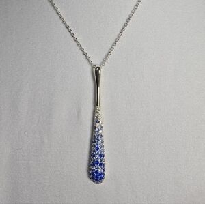 Elegant Silver and Blue Pendant Necklace